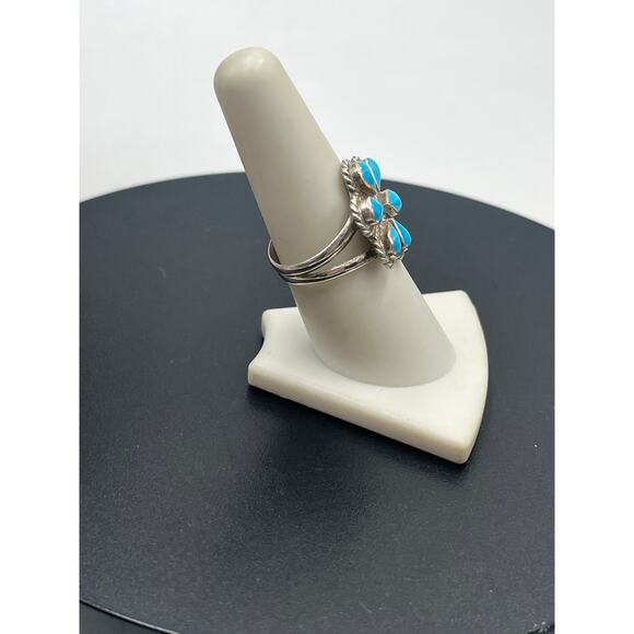 Geraldine Paquine GP Zuni Sterling Silver Blue Turquoise Ring
Petit Point Sz 8 - Picture 4 of 11